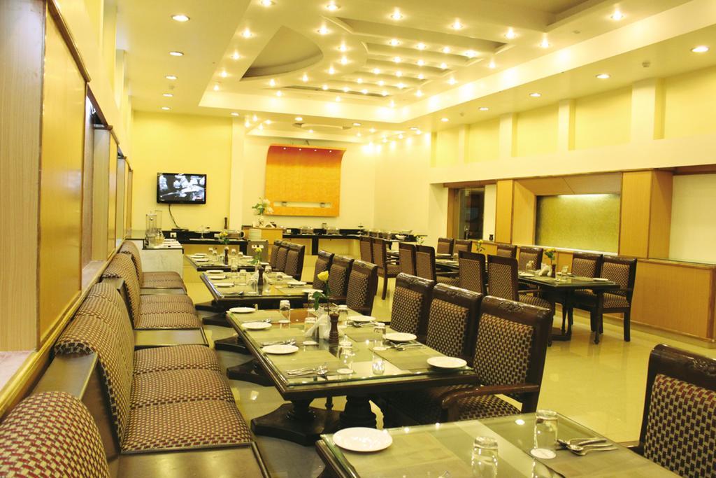 Hotel Park Grand, At Haridwār Exteriör bild