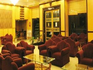 Hotel Park Grand, At Haridwār Exteriör bild