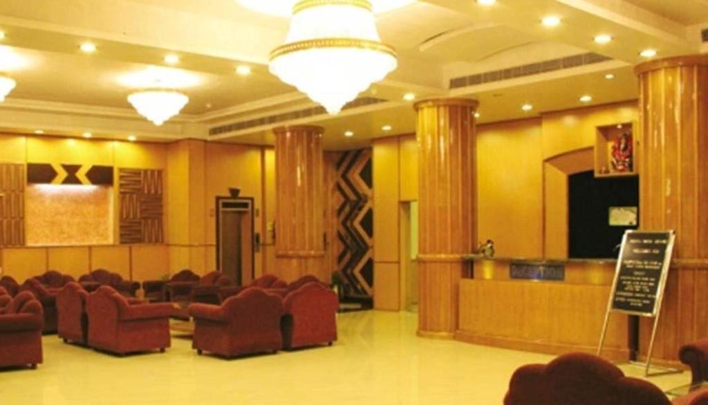 Hotel Park Grand, At Haridwār Exteriör bild